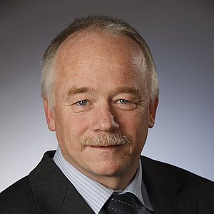 Dr. Thomas Plückebaum